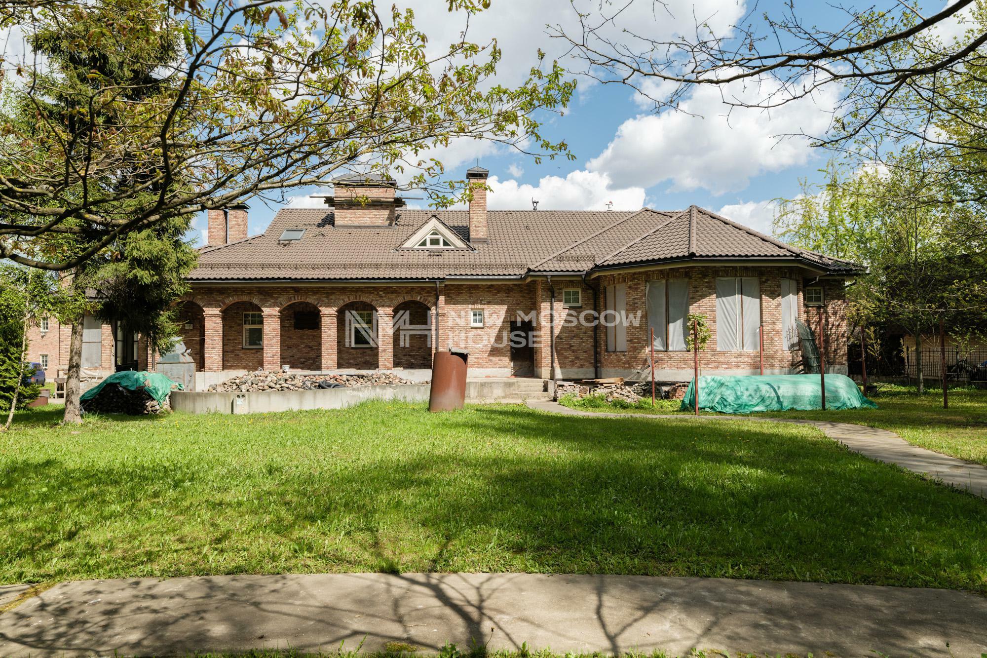 3-этажный коттедж 2 200 м² без отделки