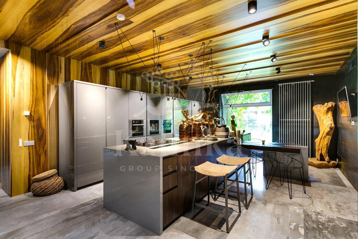 2-этажный коттедж 1 500 м² с отделкой