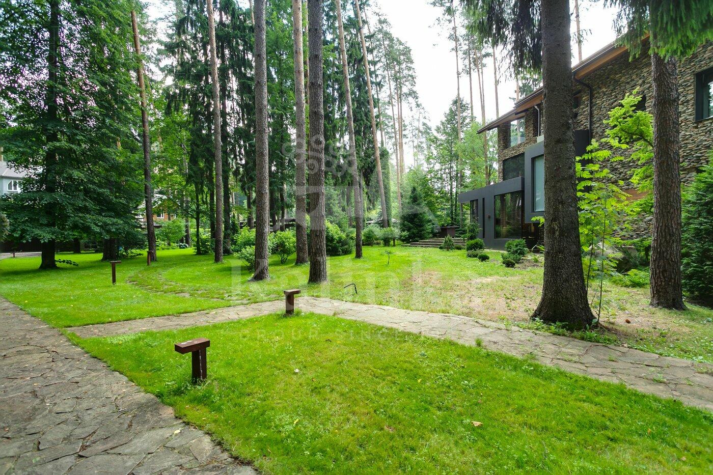 2-этажный коттедж 1 500 м² с отделкой