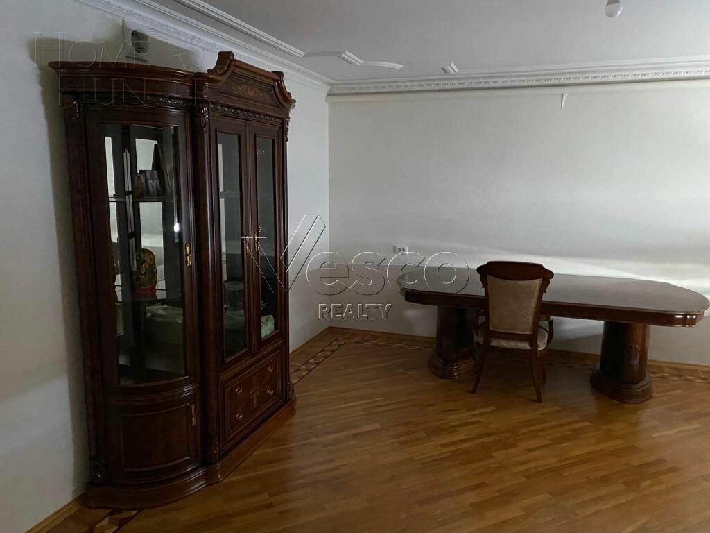 3-этажный коттедж 1 180 м² с отделкой