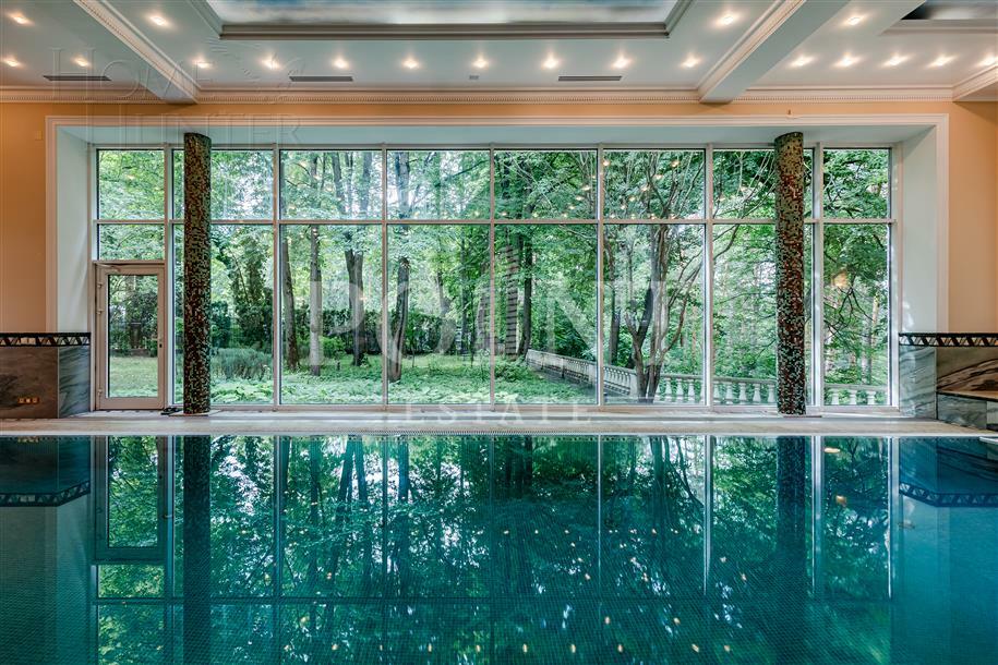 2-этажный коттедж 2 500 м² с отделкой