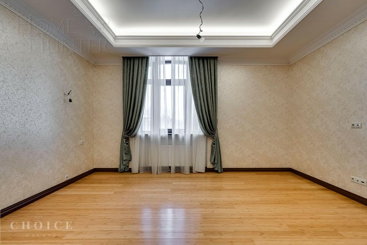 3-этажный коттедж 866 м² с отделкой