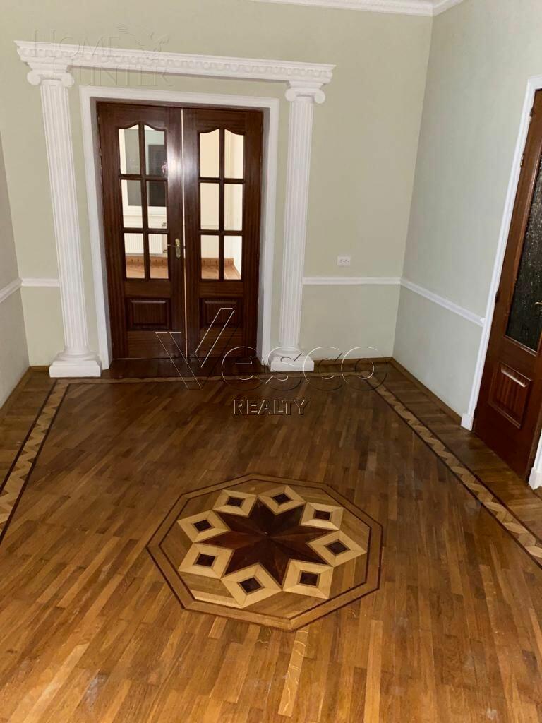 3-этажный коттедж 1 180 м² с отделкой