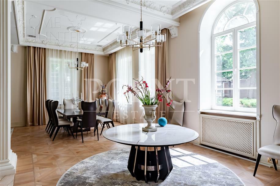 2-этажный коттедж 2 500 м² с отделкой
