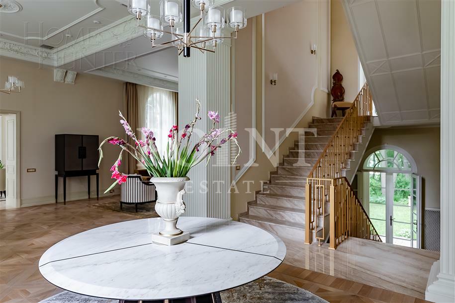 2-этажный коттедж 2 500 м² с отделкой