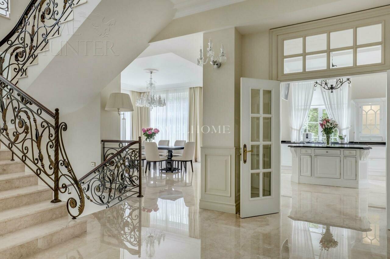 3-этажный коттедж 950 м² с отделкой