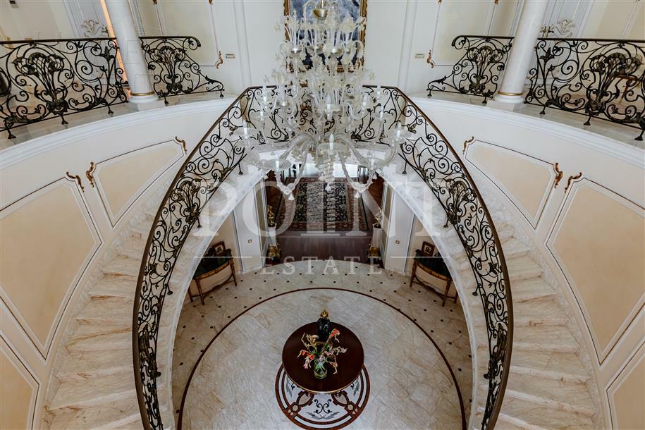2-этажный коттедж 2 500 м² с отделкой