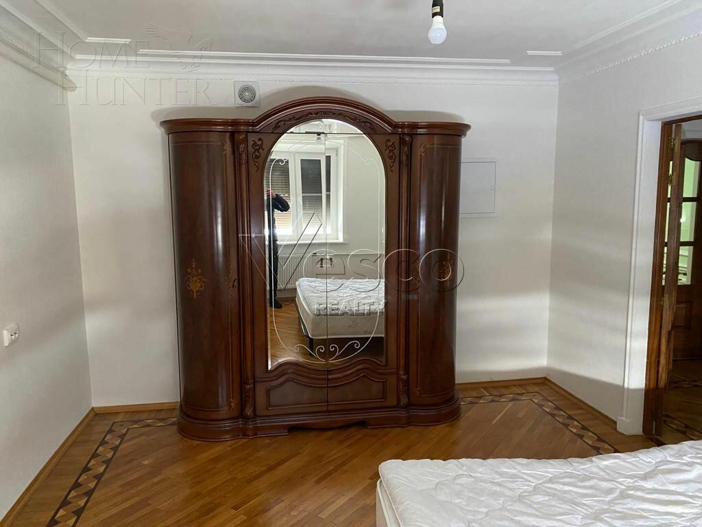 3-этажный коттедж 1 180 м² с отделкой