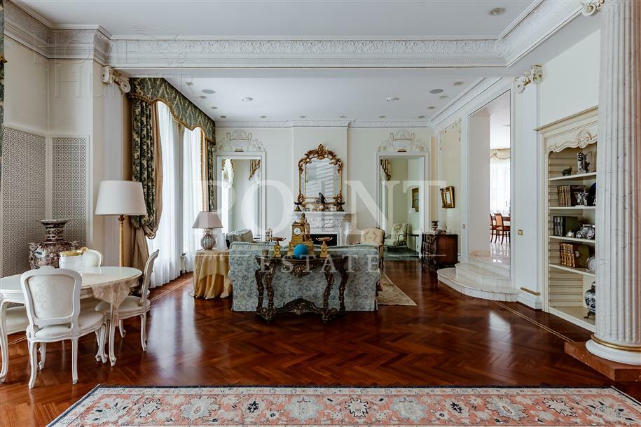 2-этажный коттедж 2 500 м² с отделкой