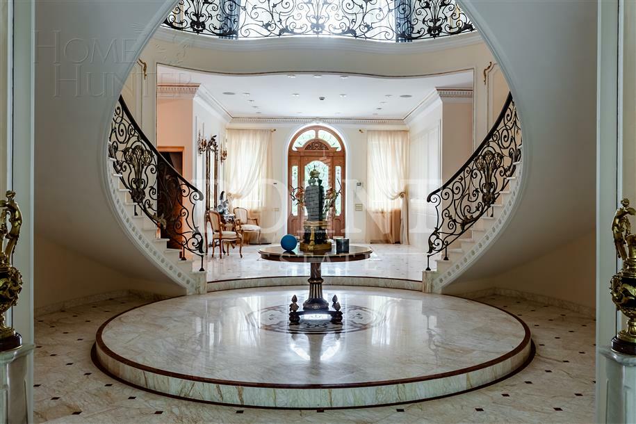 2-этажный коттедж 2 500 м² с отделкой