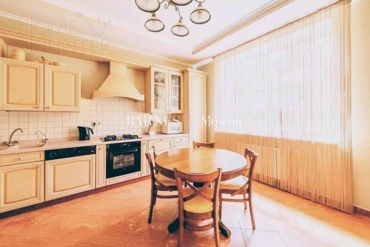 2-этажный коттедж 550 м² с отделкой