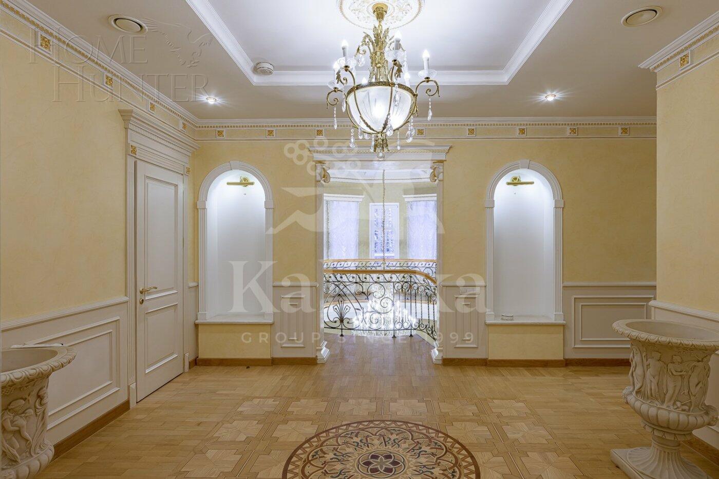 2-этажный коттедж 1 250 м² с отделкой