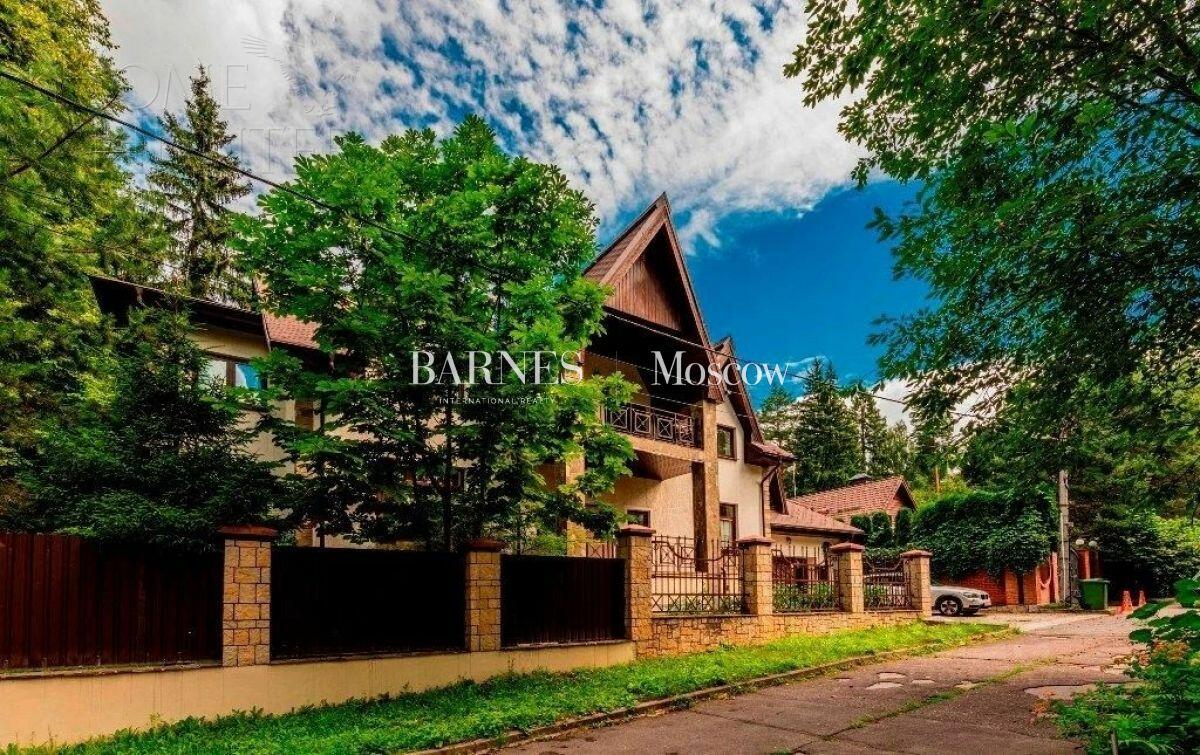 2-этажный коттедж 550 м² с отделкой