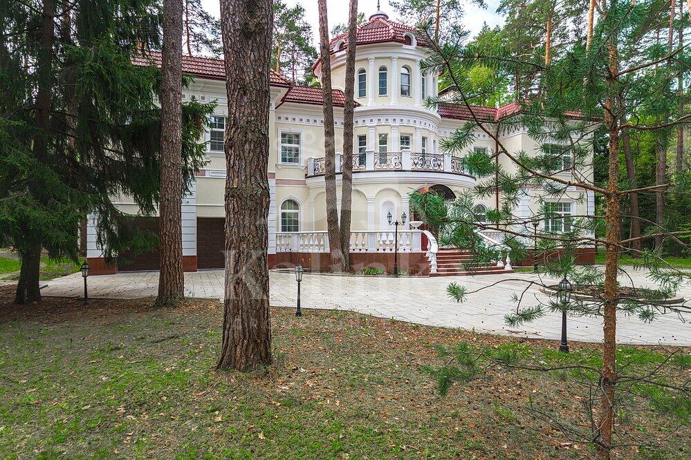 2-этажный коттедж 1 250 м² с отделкой