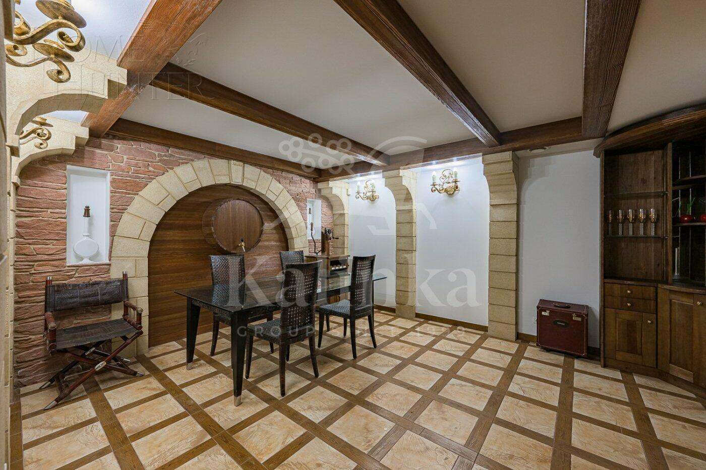 2-этажный коттедж 1 250 м² с отделкой