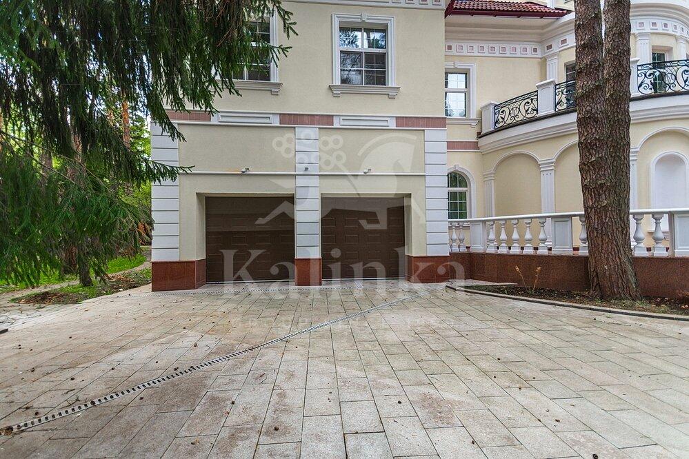 2-этажный коттедж 1 250 м² с отделкой