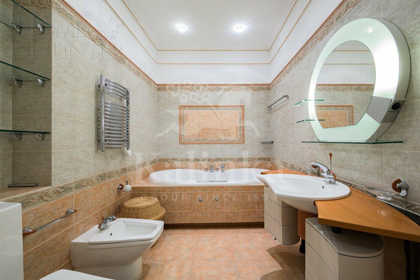 2-этажный коттедж 1 250 м² с отделкой