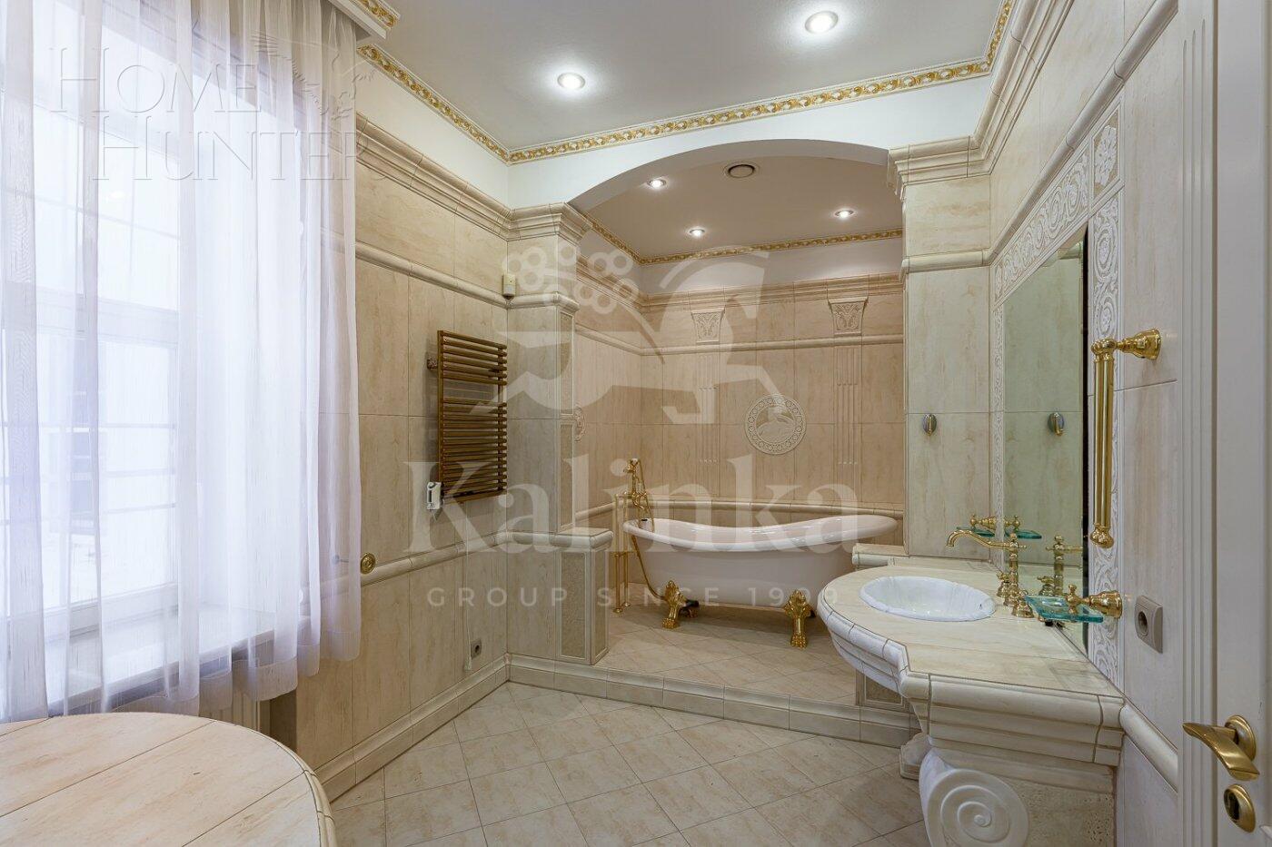 2-этажный коттедж 1 250 м² с отделкой