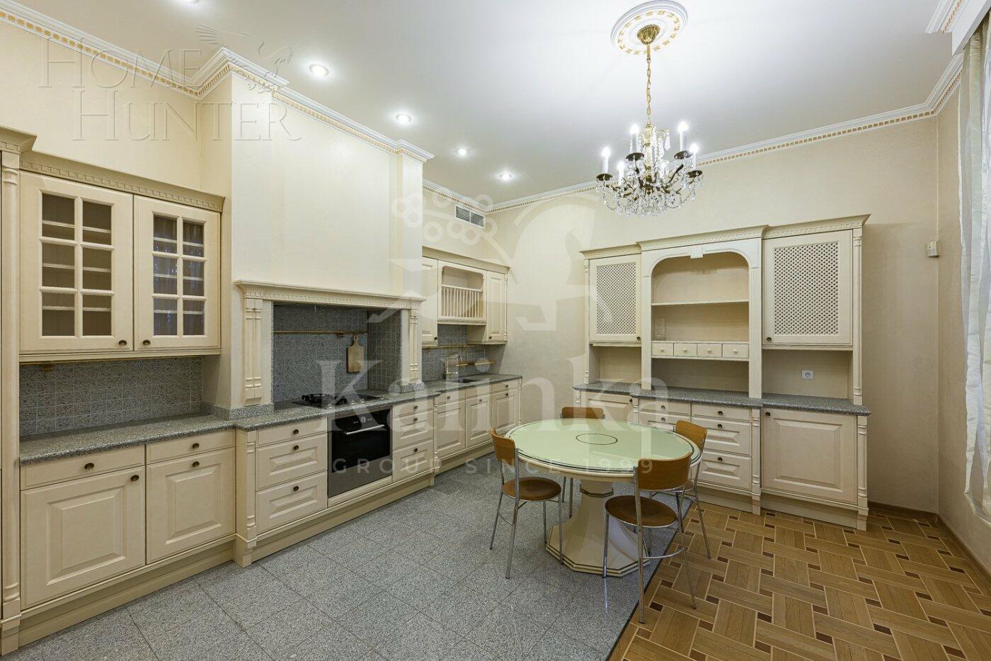 2-этажный коттедж 1 250 м² с отделкой