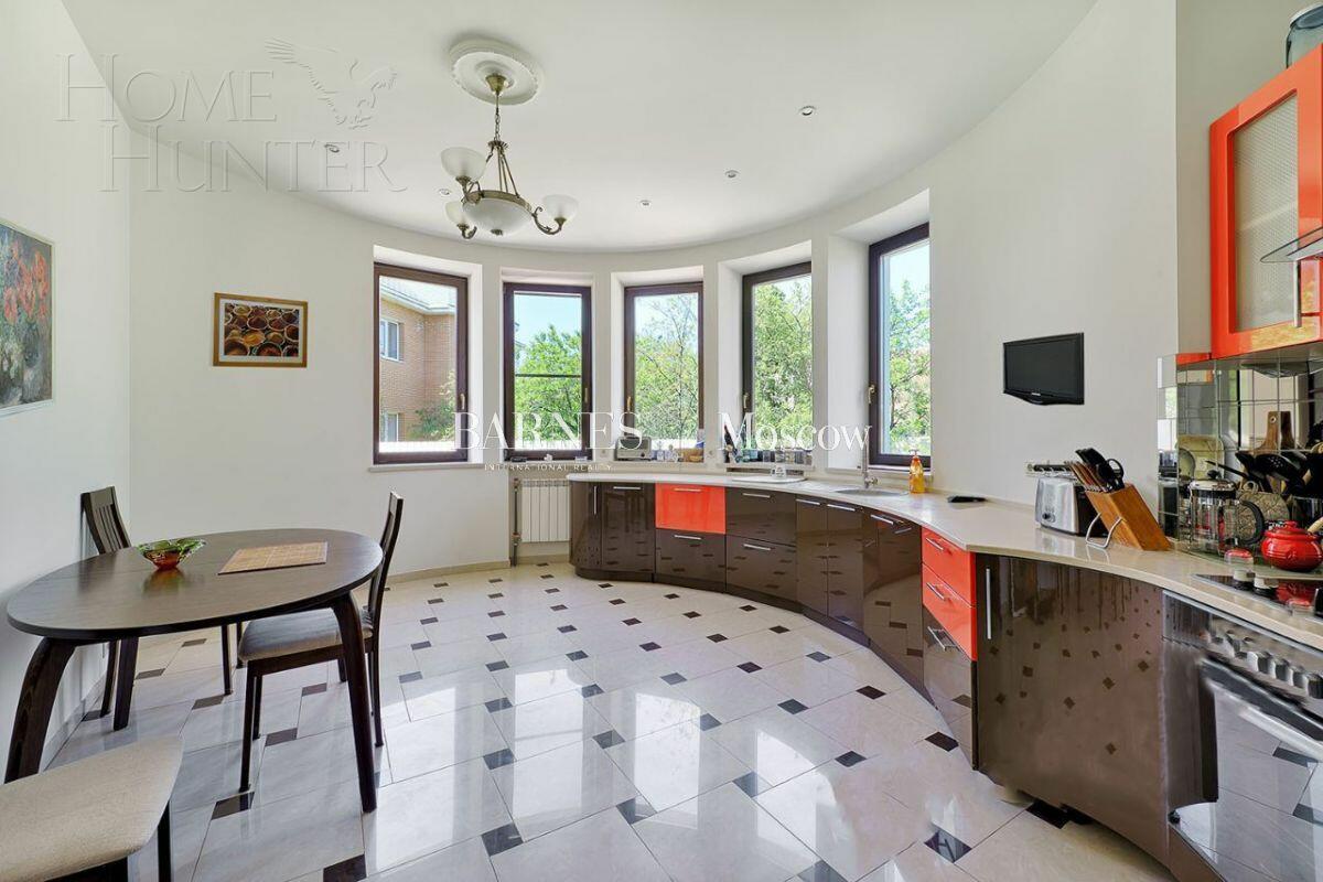 2-этажный коттедж 350 м² с отделкой