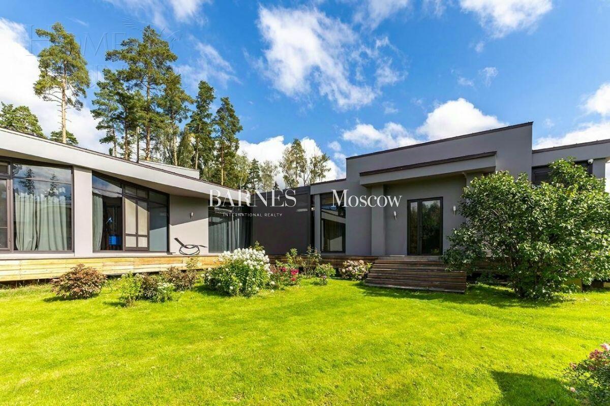 1-этажный коттедж 700 м² с отделкой