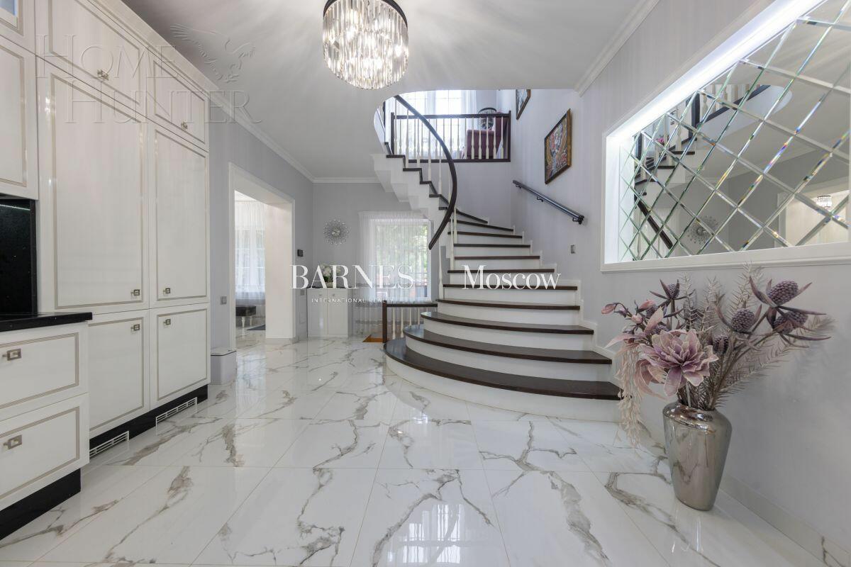 2-этажный коттедж 610 м² с отделкой