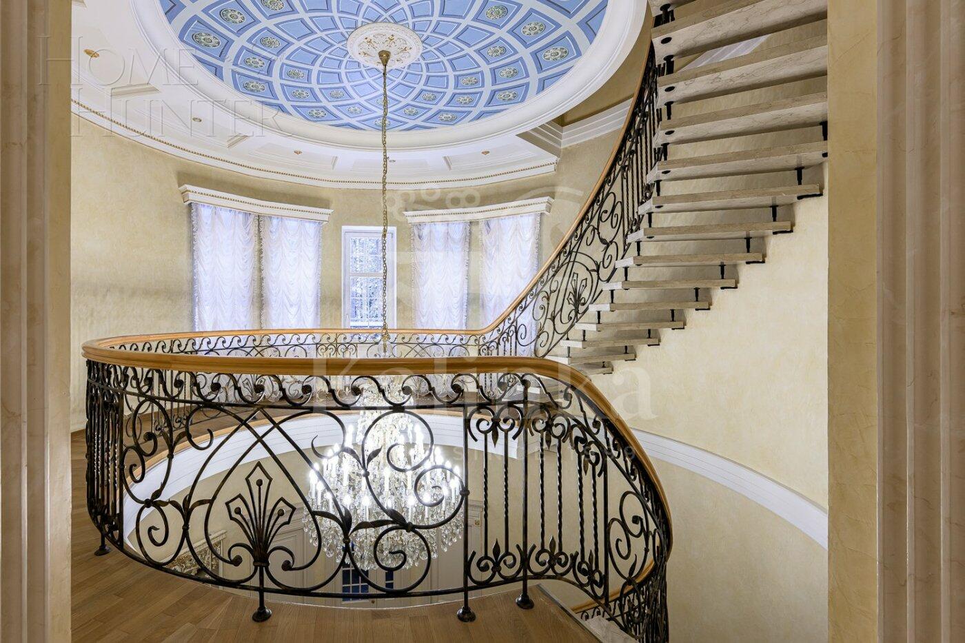 2-этажный коттедж 1 250 м² с отделкой