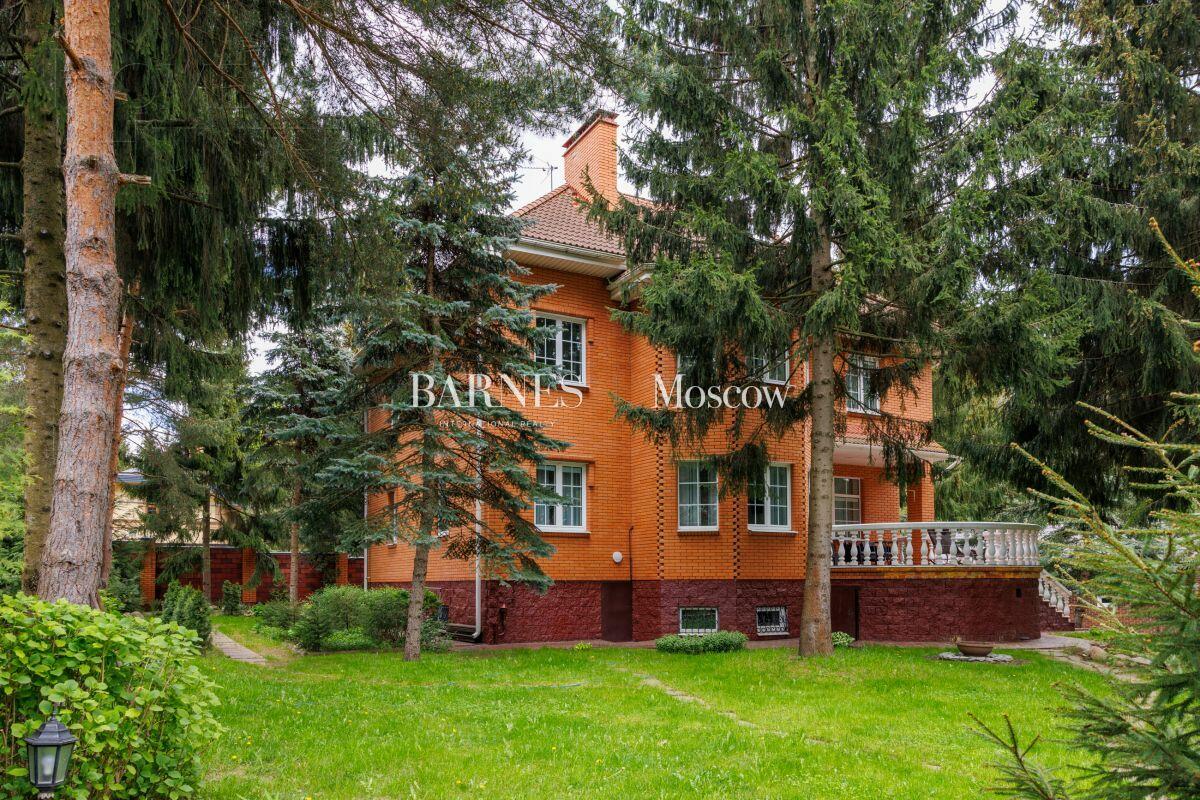 2-этажный коттедж 610 м² с отделкой