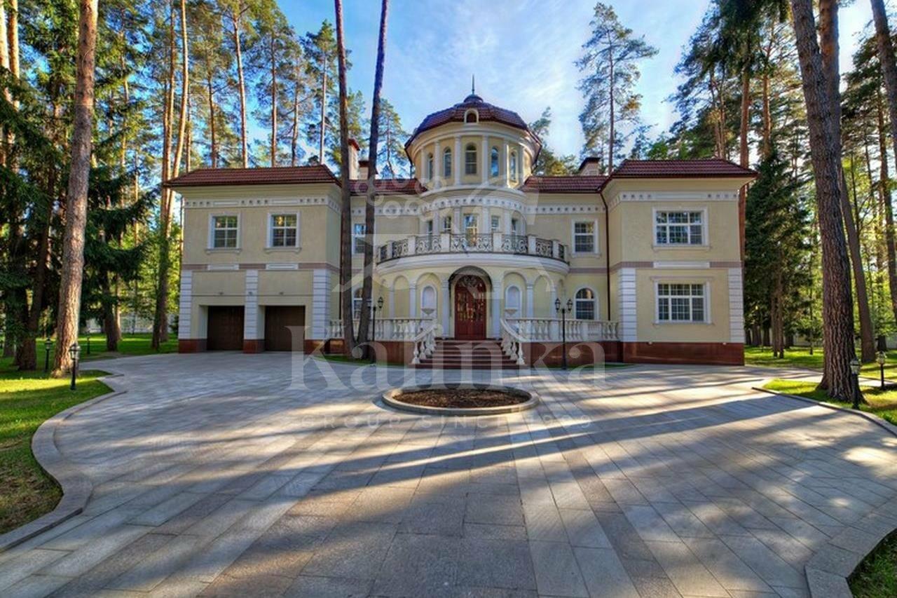2-этажный коттедж 1 250 м² с отделкой