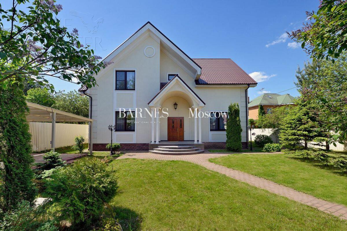 2-этажный коттедж 350 м² с отделкой