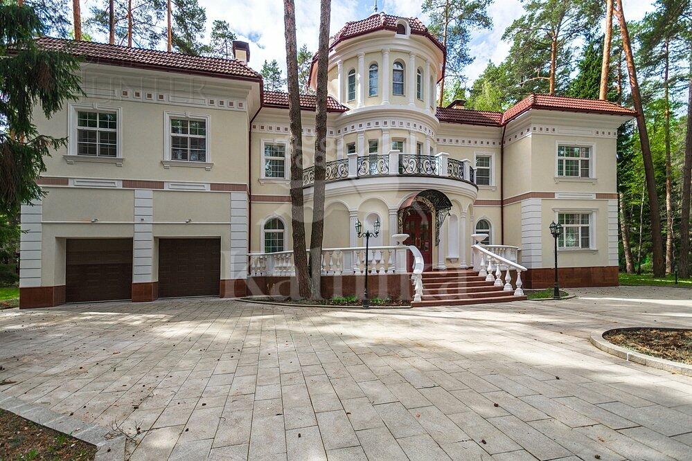 2-этажный коттедж 1 250 м² с отделкой