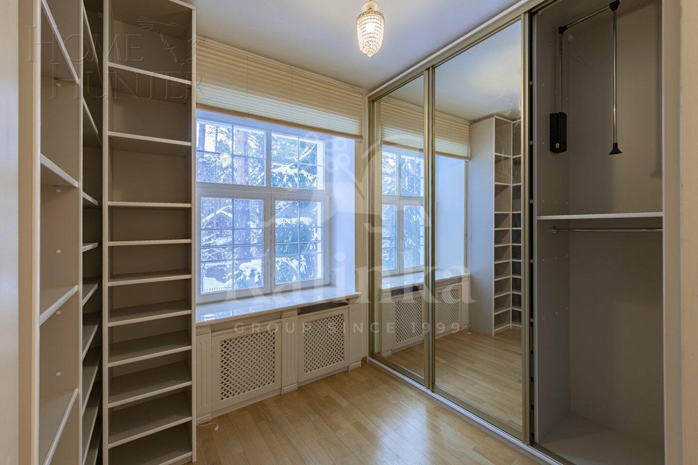 2-этажный коттедж 1 250 м² с отделкой