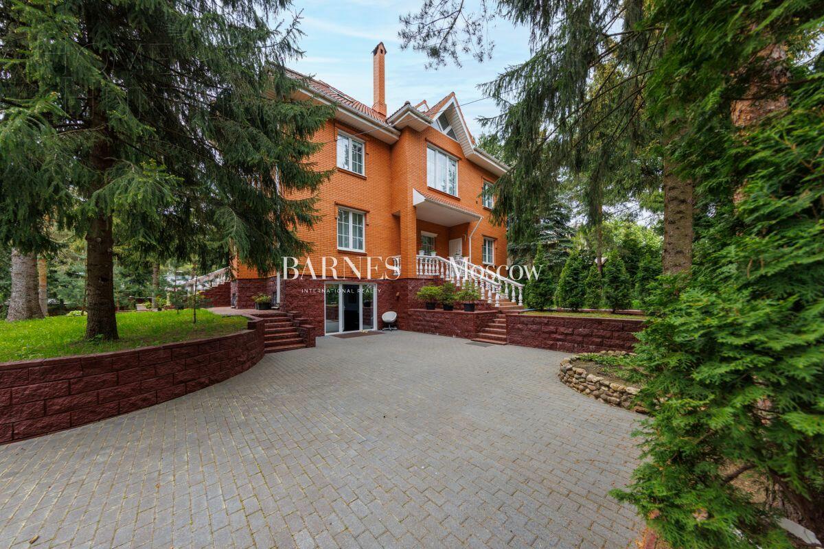 2-этажный коттедж 610 м² с отделкой