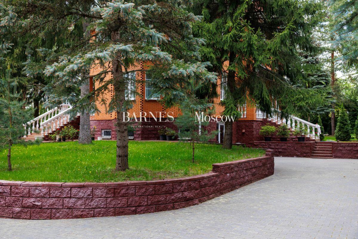 2-этажный коттедж 610 м² с отделкой