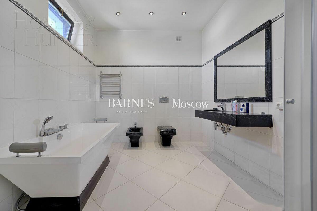 2-этажный коттедж 350 м² с отделкой