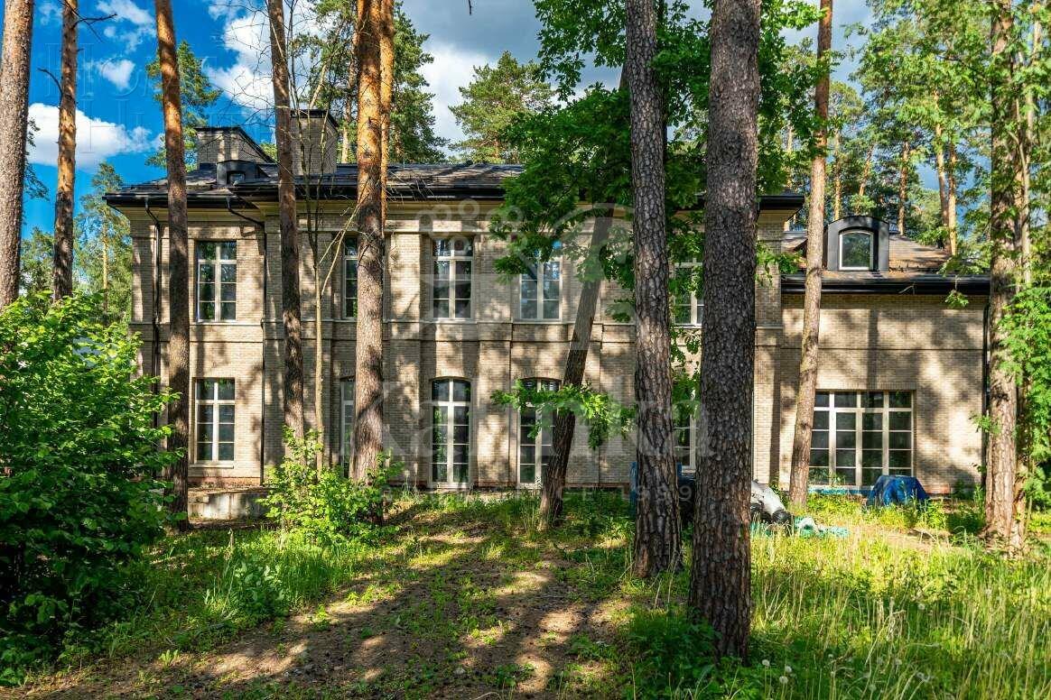 2-этажный коттедж 850 м² без отделки