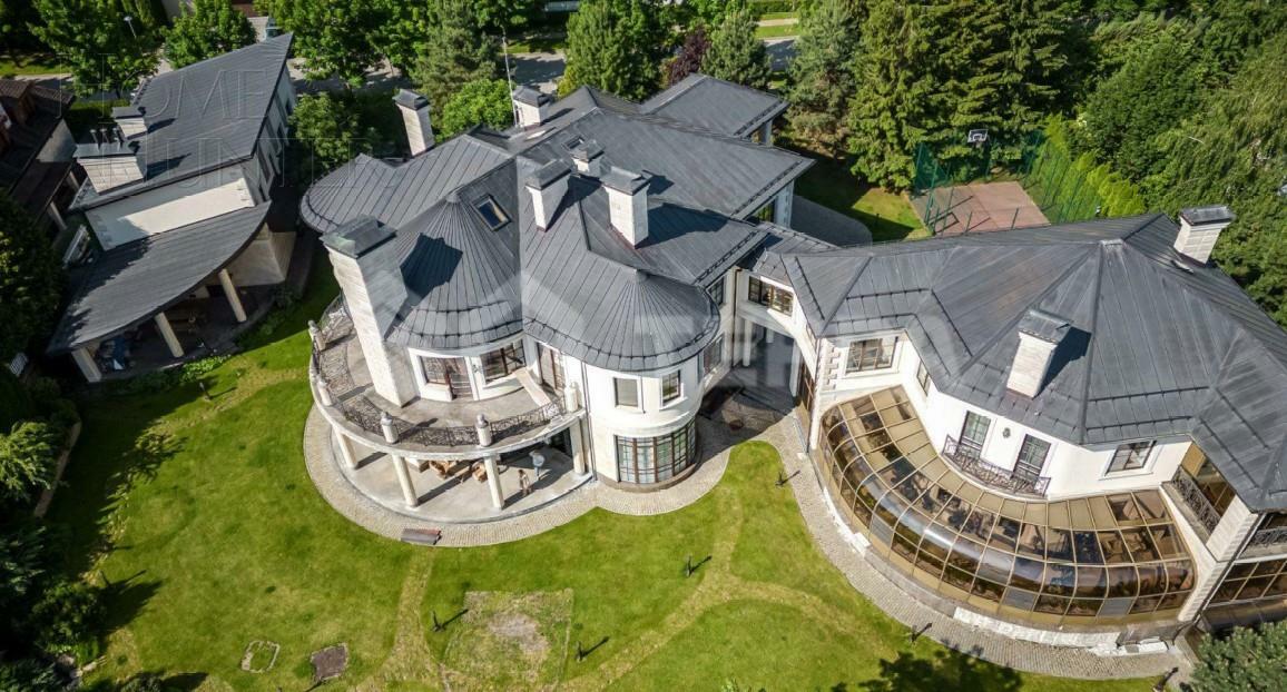 2-этажный коттедж 1 400 м² с отделкой