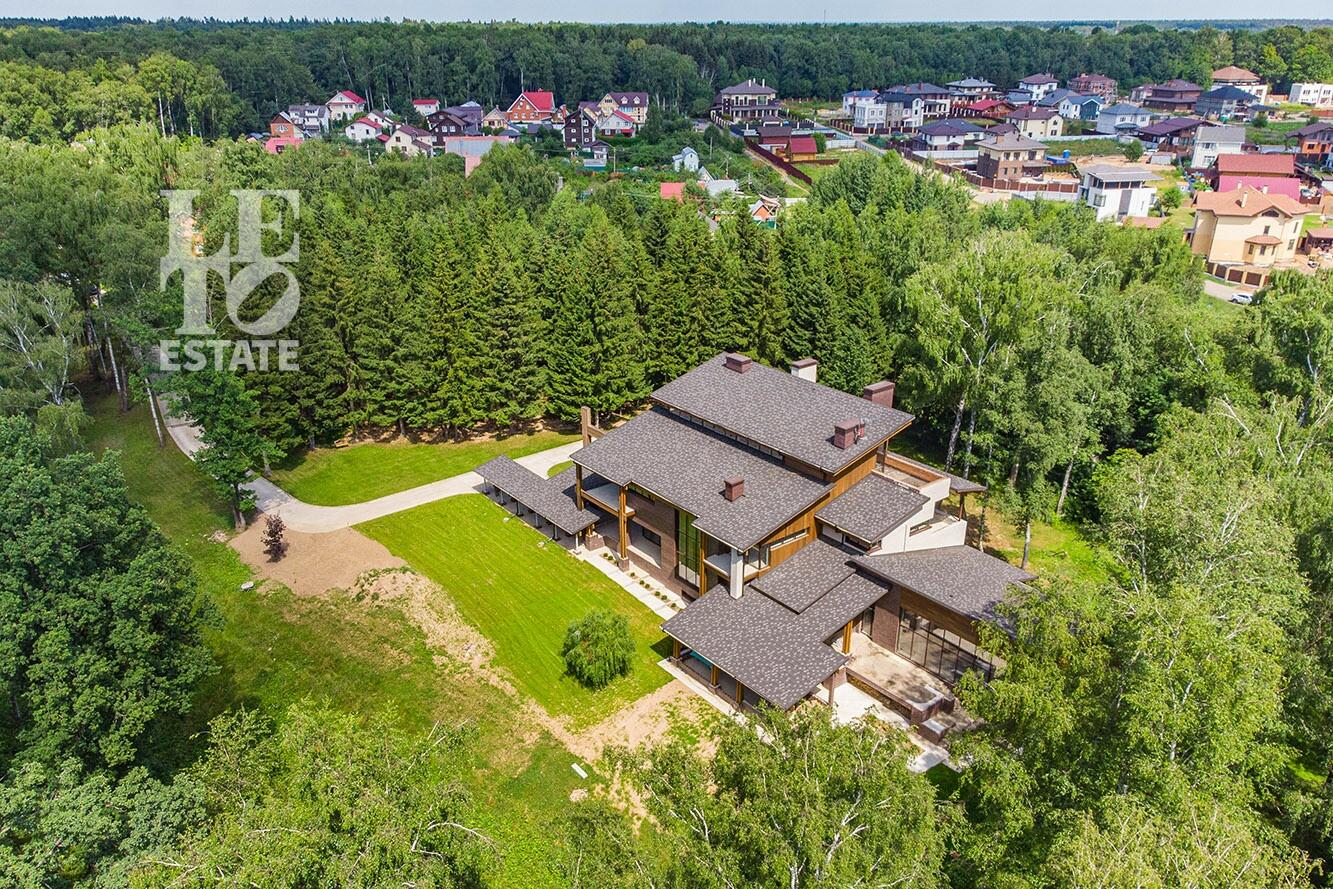 3-этажный коттедж 1 302 м² без отделки