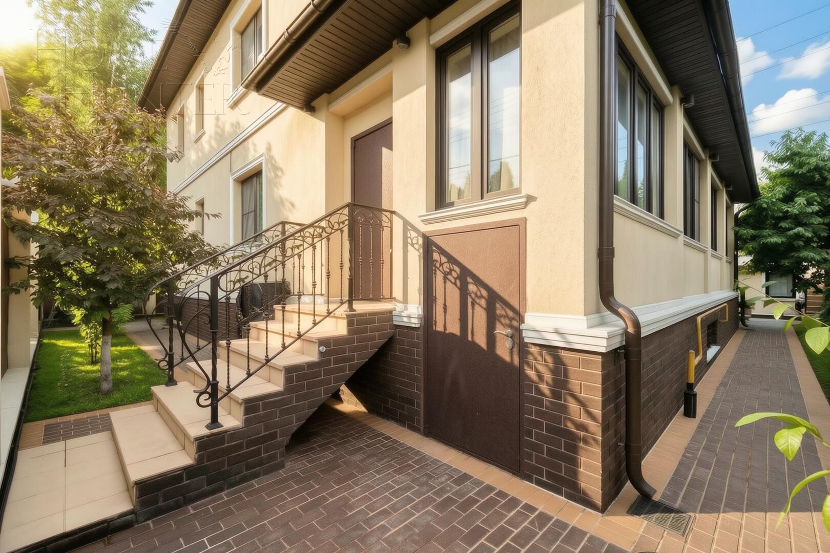 2-этажный коттедж 442 м² с отделкой