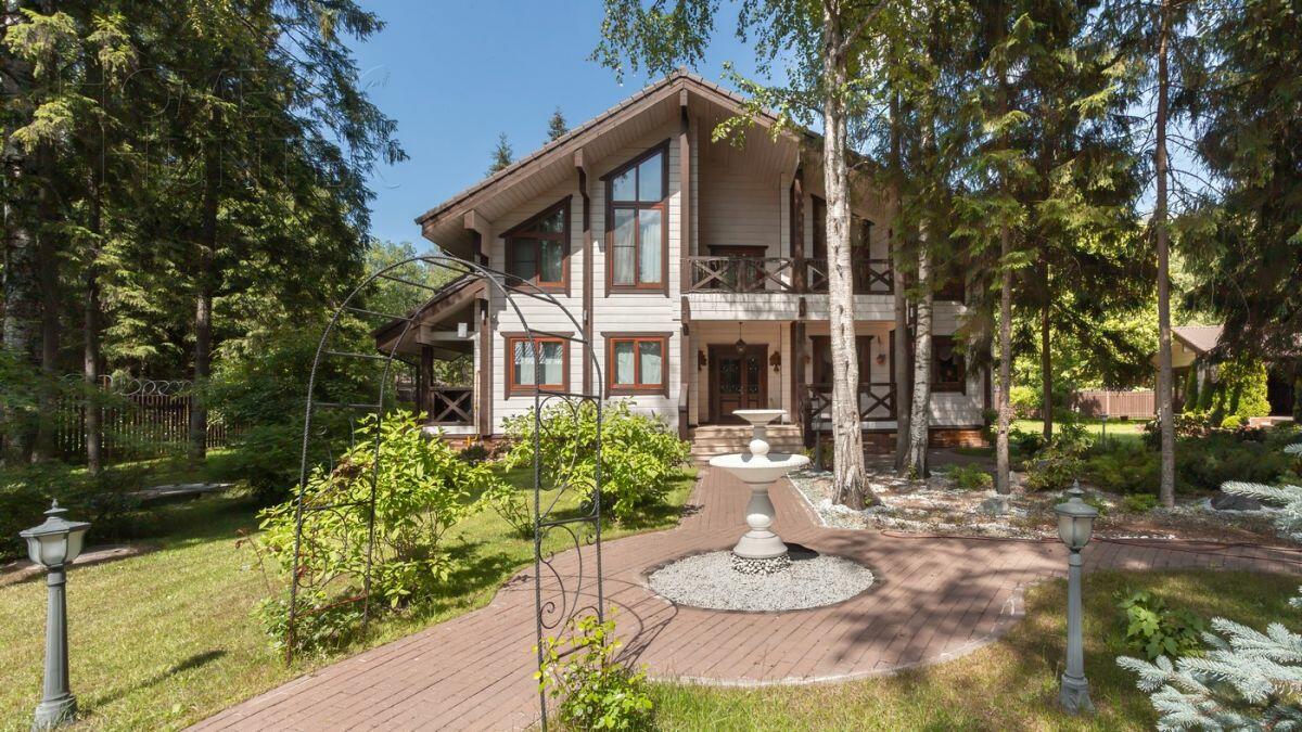 2-этажный коттедж 320 м² с отделкой