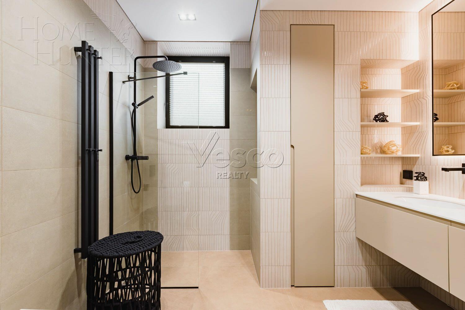 2-этажный коттедж 373 м² с отделкой