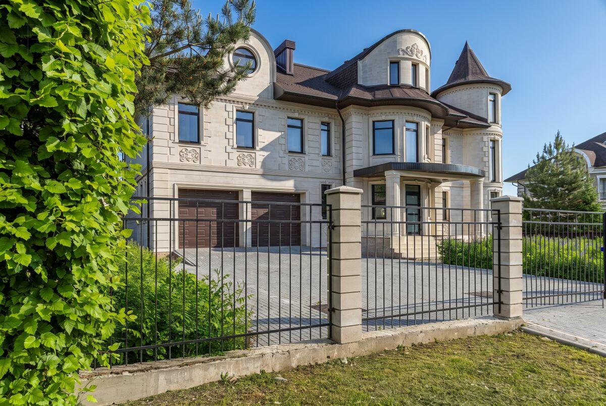 2-этажный коттедж 860 м² без отделки