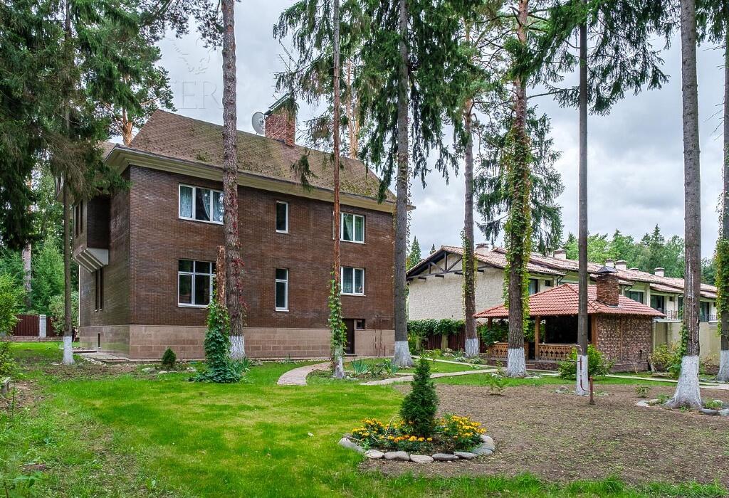 2-этажный коттедж 1 065 м² с отделкой