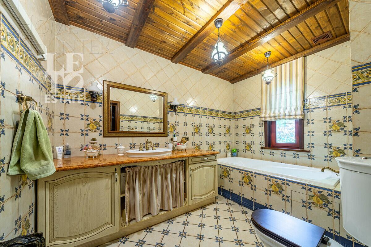 2-этажный коттедж 260 м² с отделкой