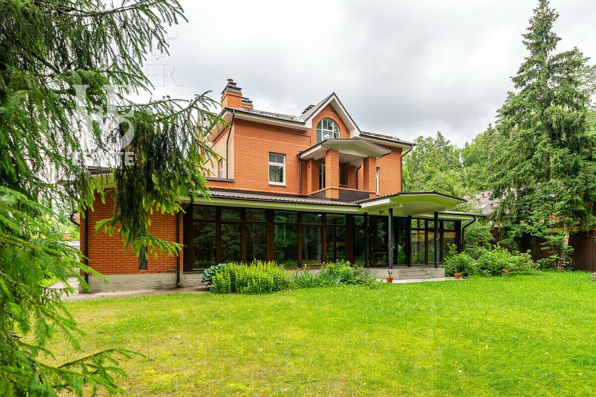 2-этажный коттедж 450 м² с отделкой