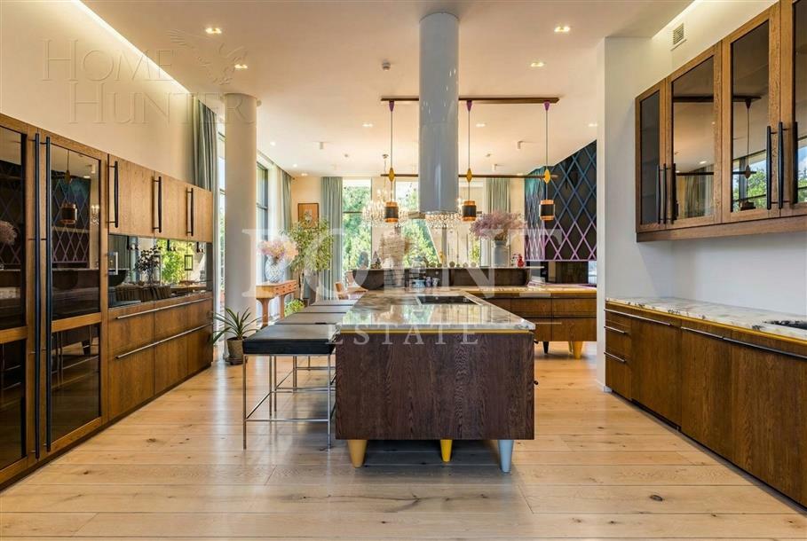 2-этажный коттедж 1 624 м² с отделкой