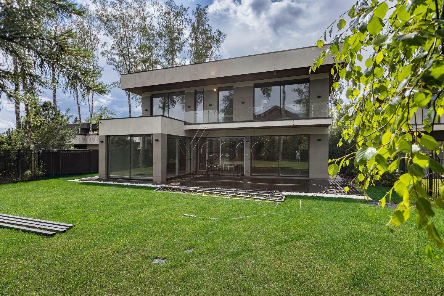 2-этажный коттедж 650 м² без отделки