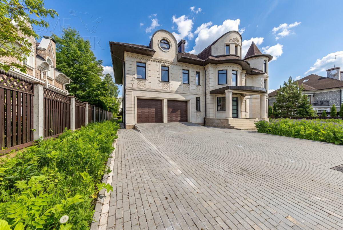 2-этажный коттедж 860 м² без отделки