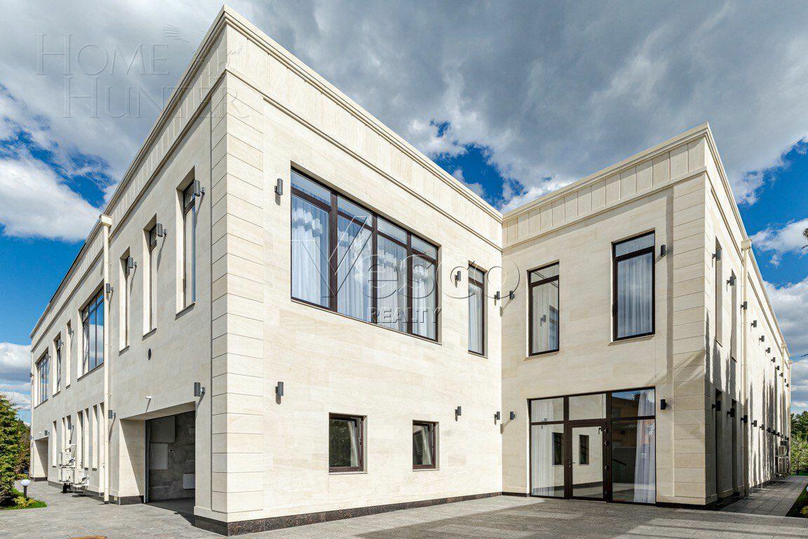 2-этажный коттедж 1 500 м² с отделкой