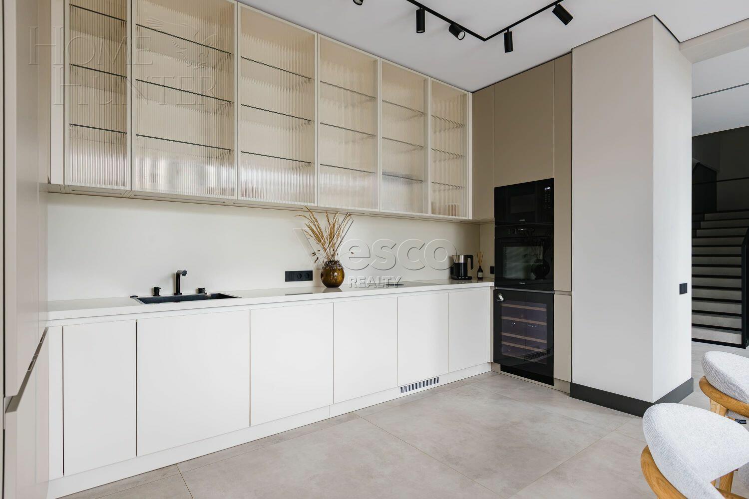 2-этажный коттедж 373 м² с отделкой